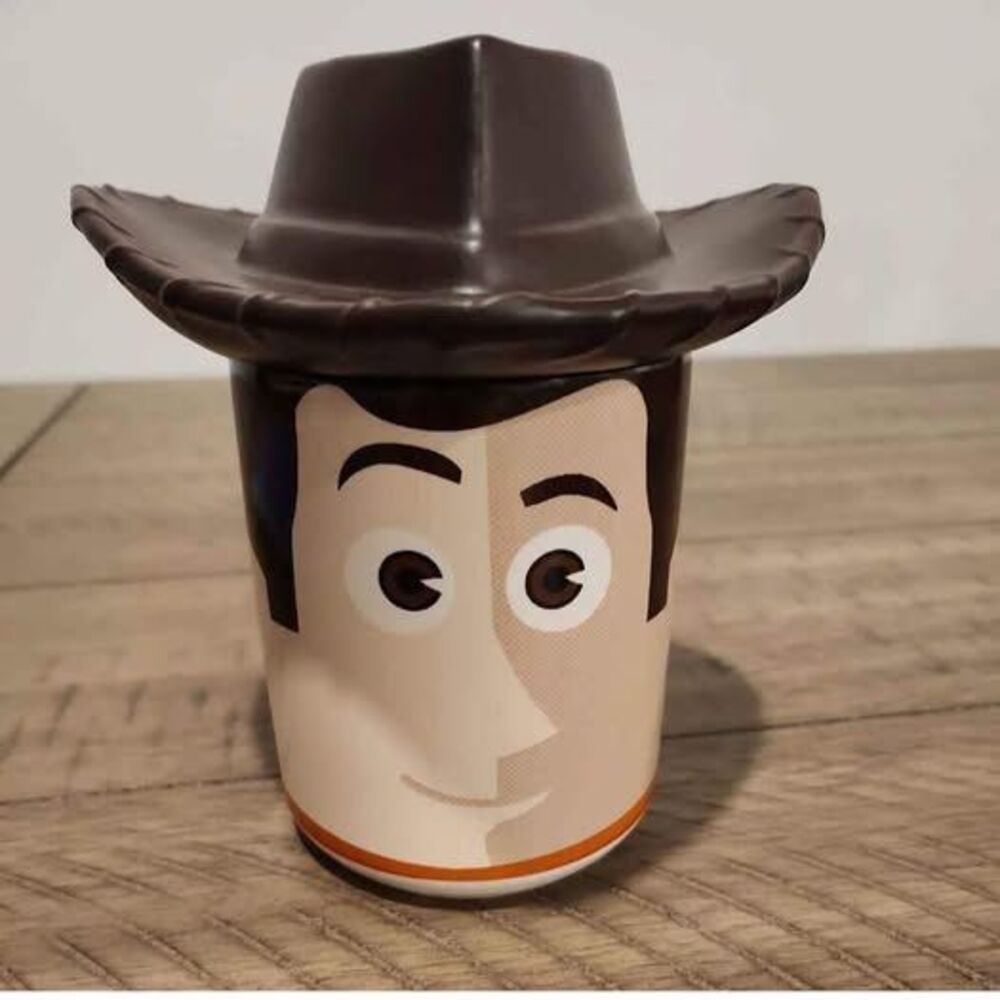 VINTAGE 1994 90s HALLMARK DISNEY PIXAR TOY STORY WOODY MUG WITH COWBOY HAT COVER